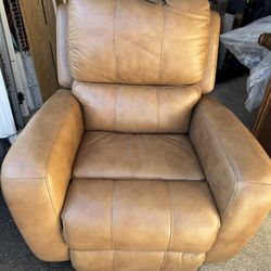 Beautiful Flexsteel Electric Recliner / Rocker