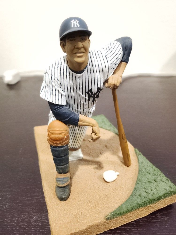 Mlb New York Yankees 3.75 Classic Reaction Action Figure - Yogi Berra :  Target