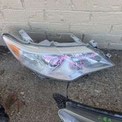 2013 Toyota Camry Right Headlight 