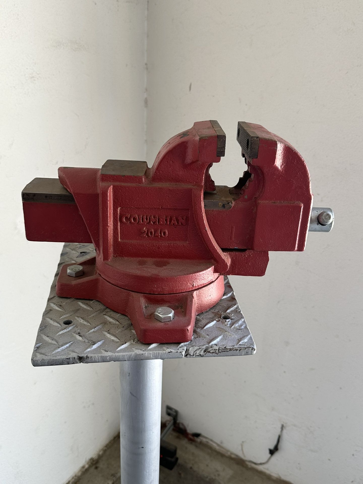Colombian Bench vice with Heavy Stand