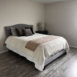 4-PIECE QUEEN BED + BEDROOM SET