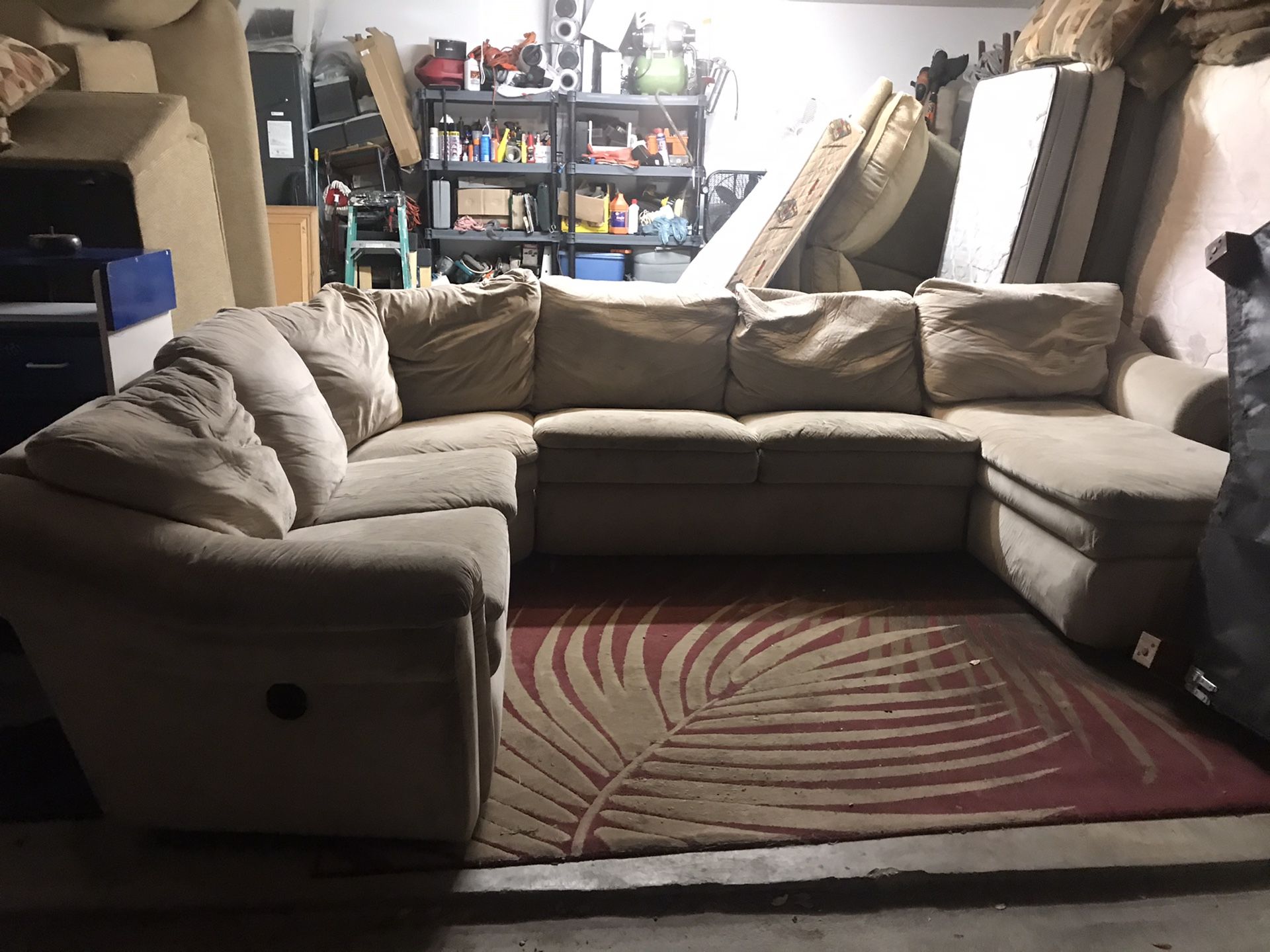 Sectional with recliner