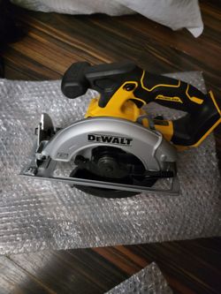 Dewalt 20v Xr 6-1/2 Circular Saw Tool Only 