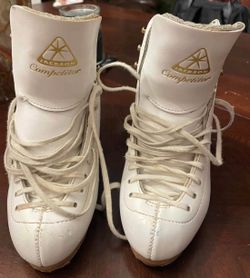 Jackson Competitor Figure Skates 2371 Size 3 C Width