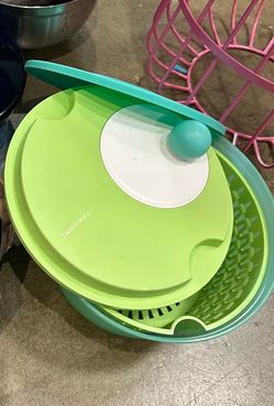 Tupperware Salad Spinner – Green & Turquoise – Complete – $25