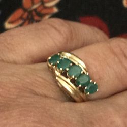 Vintage 10kt Gold And Earth Mined Emeralds Ring