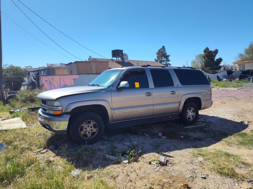 Parts ONLY off 02 Suburban 2wd, Lots Of Good Parts 