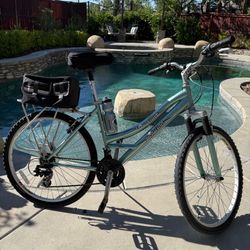 Schwinn Clear Creek Women’s Mountain Bike 18-Speed – Excellent Condition – Extras Included!