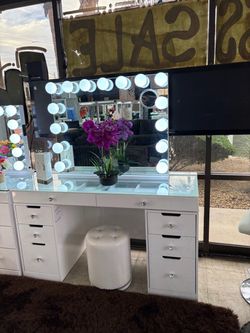 Big vanity set white color glossy white mirror Bluetooth and speakers