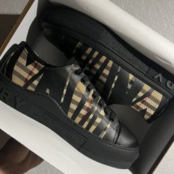 Burberry Men Shoes 