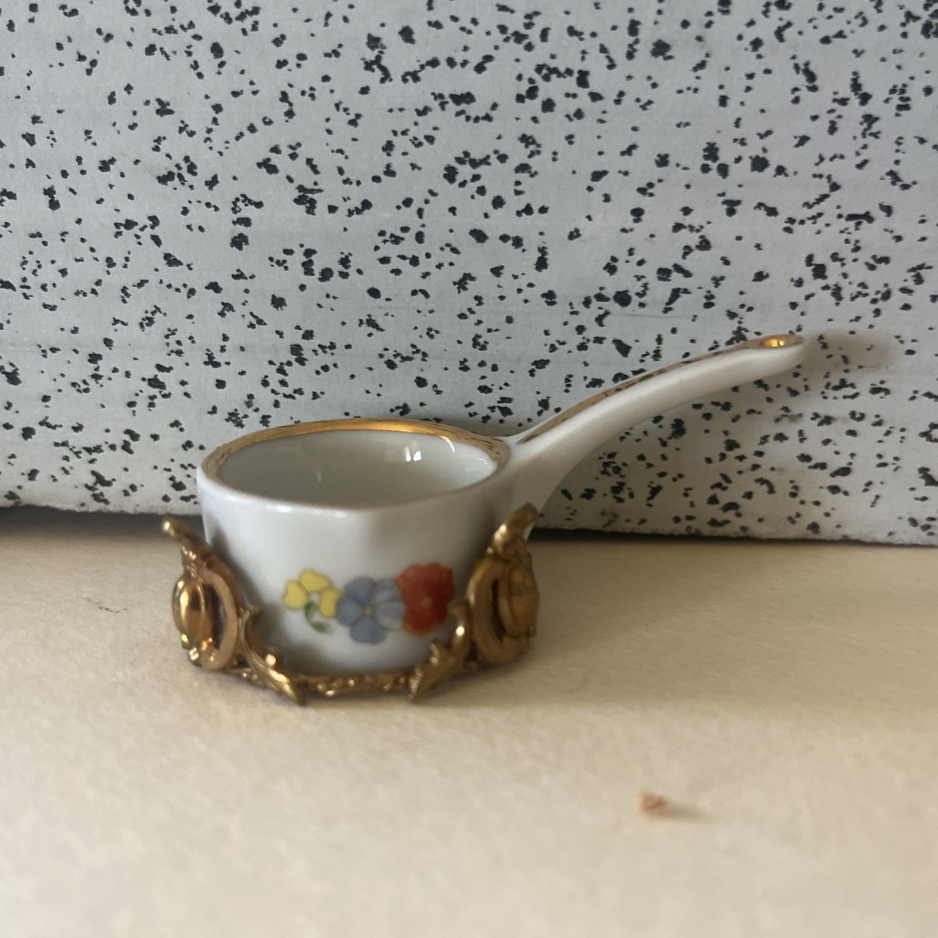 Tiny Porcelain Pot 