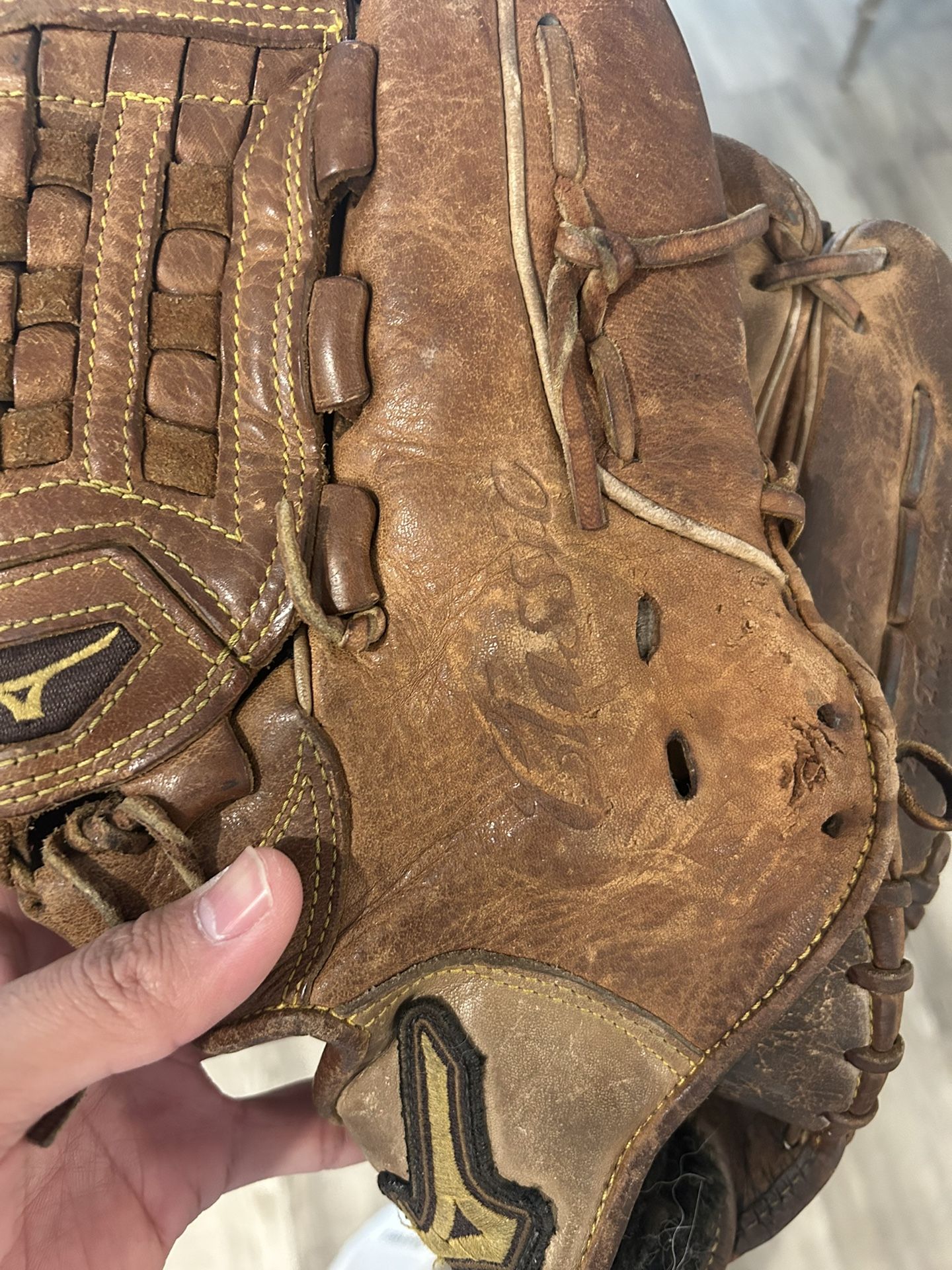 Softball glove