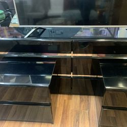 Beautiful Black And Mirrored Bedroom Set (2 Night Stands, Dresser W/ Mirror, Headboard, And Bed) Excellent condition 