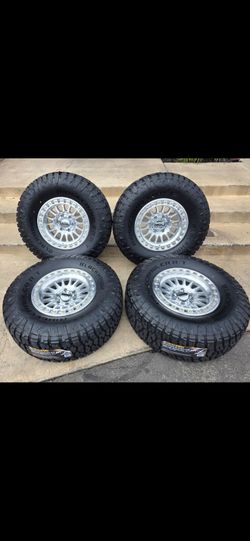 17" KMC w/ 35" RT tires
