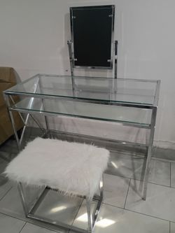 Glass vanity with 360° mirror,tocador de cristal con asiento.