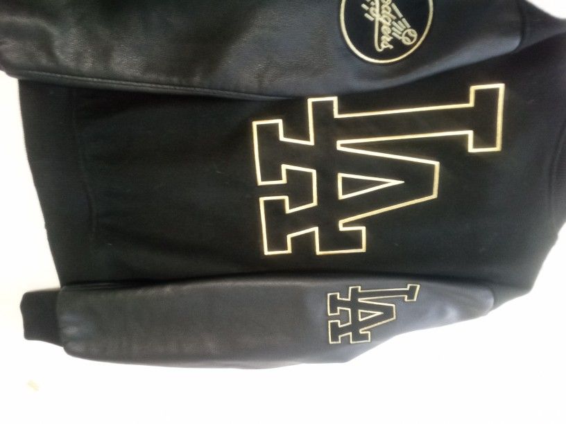 REAL MLB LEATHER BOMBER JACKET WORN IT 4 TIMES TOO NICE TO ROCK EVERY DAY NEED CREDIT CARD PAYMENT MONEY FIRST COME FIRST SERVE 100 BUCK
