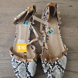 Nicole Miller Flats New