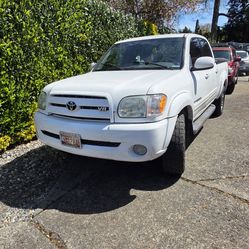 Toyota tundra limited edition 4x4 sunroof 4dr  leather  clean title 222,000 miles  $9000 .
