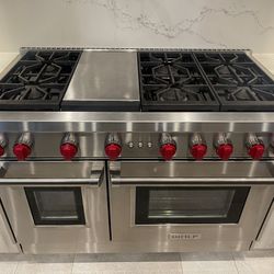 48” Wolf Gas Range — GREAT CONDITION barely Used CLEAN