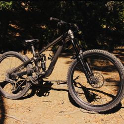 2024 Trek Slash Mountain Bike