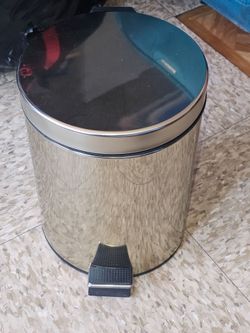 Simple Human small size trash can