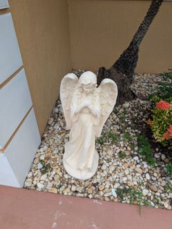 Pair of Angel Statues for Garden / Patio