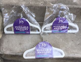 BRAND-NEW CLOTHING HANGERS FOR KIDS