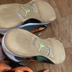 Selling the Jordan Zion bayou boys for 150$ get these two limited edition plush for free (like new condition on the plushies)