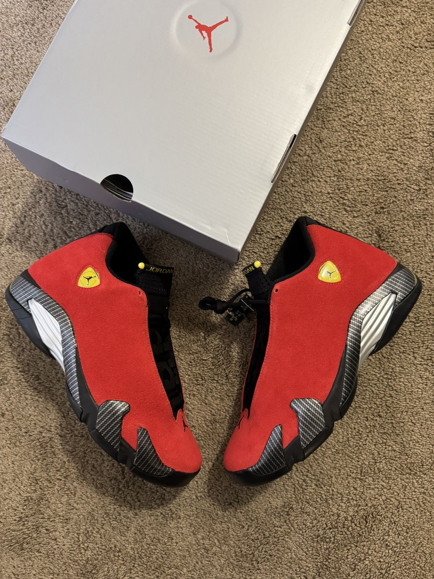 🔥Jordan 14 Retro Ferrari 2025🔥 size 9, 10