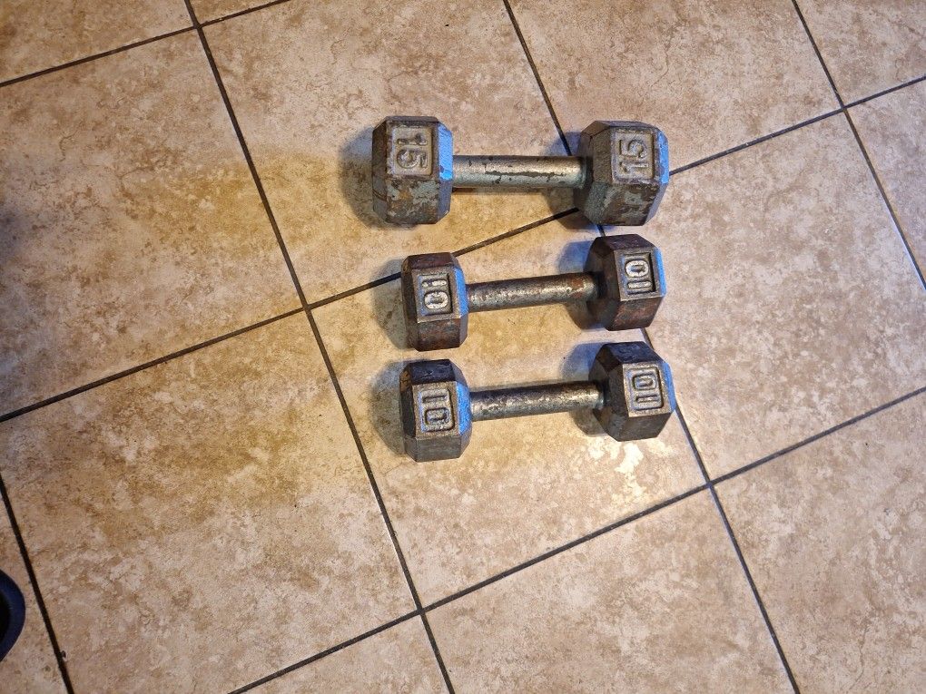 2 10 LB POUND  DUMBBELLS  AND ONE 15 LB  POUND  DUMBBELLS. ALL 3 FOR  $50. FIRM PRICE 