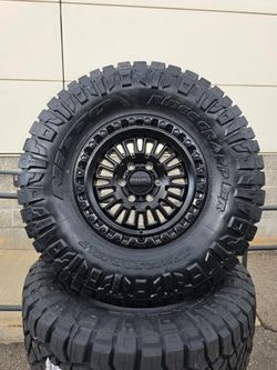 17" KMC rims w- 35x12.50R17 Nitto Ridge Grappler tires