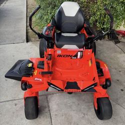 Ariens IKON 52-in 23 HP Kawasaki Carb Compliant Gas Zero Turn Riding