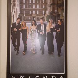 Friends wood frame in good condition $8 pick up in Edinburg no holds