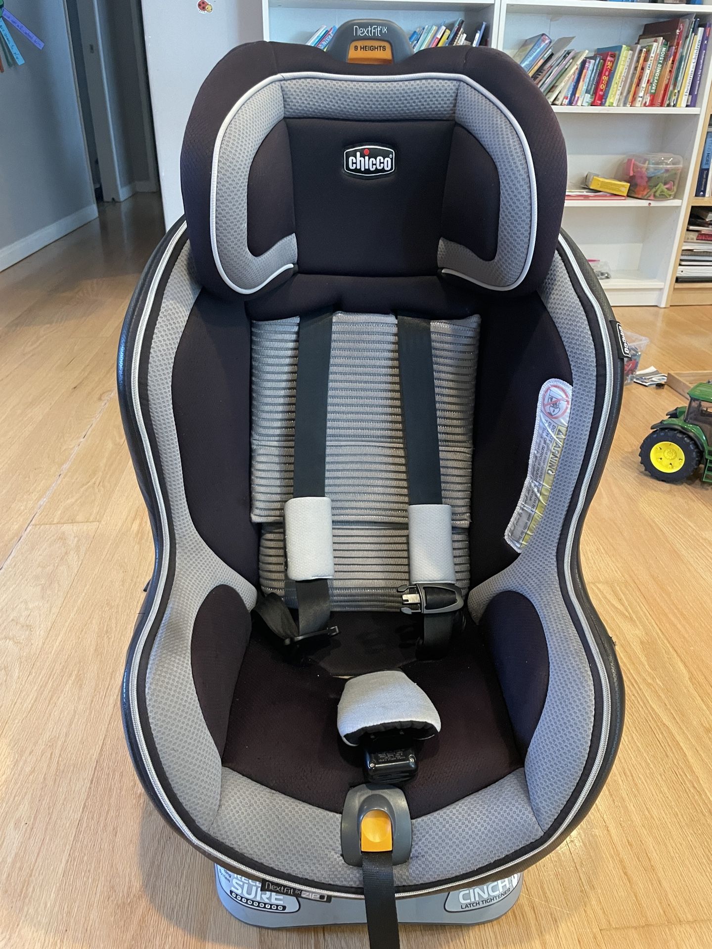 Chicco NextFit Zip Convertible Car Seat 