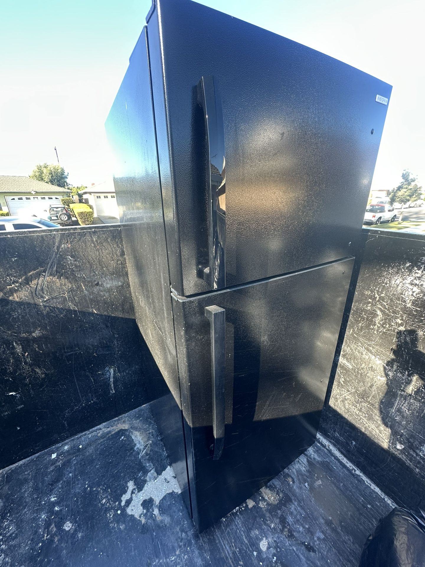 Refrigerator Insignia