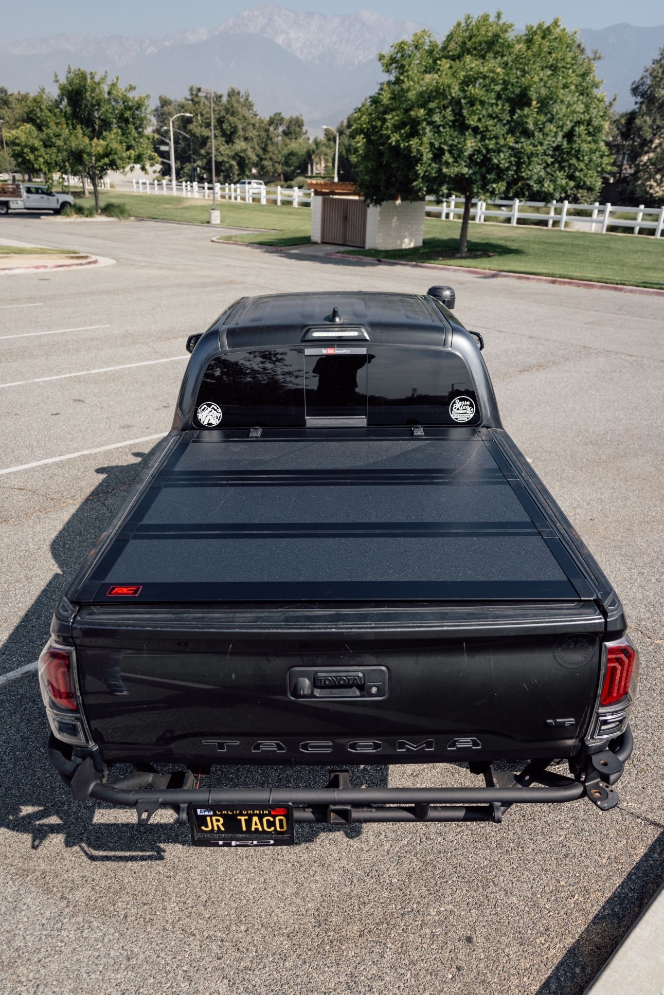 NEWYEAR ③ Rough Country Tri Fold Flip Up Bed Cover 2016+ Toyota Tacoma