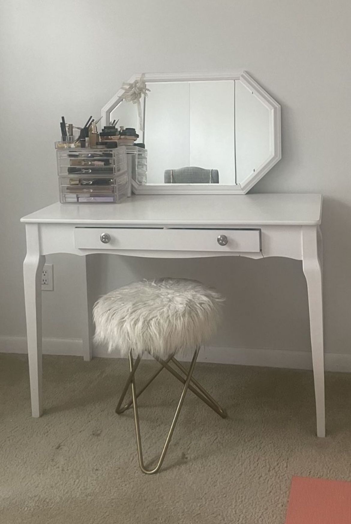 Vanity Makeup Desk