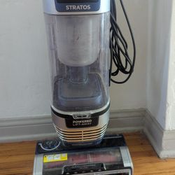 Vacuum Shark Stratos Lift Away
