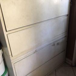 Metal Cabinet With Key 🔑 