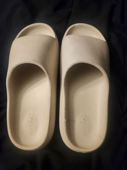 Just Be Slippers Size 8