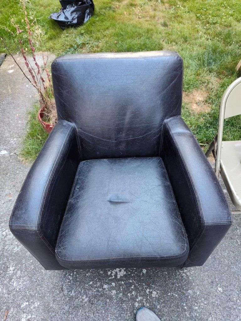 Chair $5