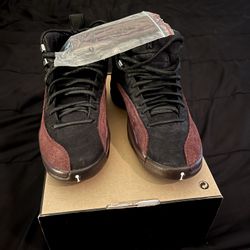 BRAND NEW WOMEN JORDANS…SIZE 5 & A HLAF