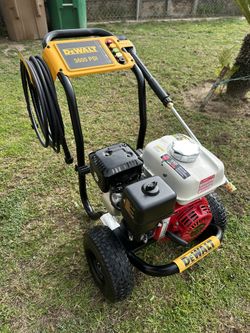 DEWALT 3600 PSI 2.5 GPM Cold Water Gas Professional Pressure Washer with HONDA GX200 Engine