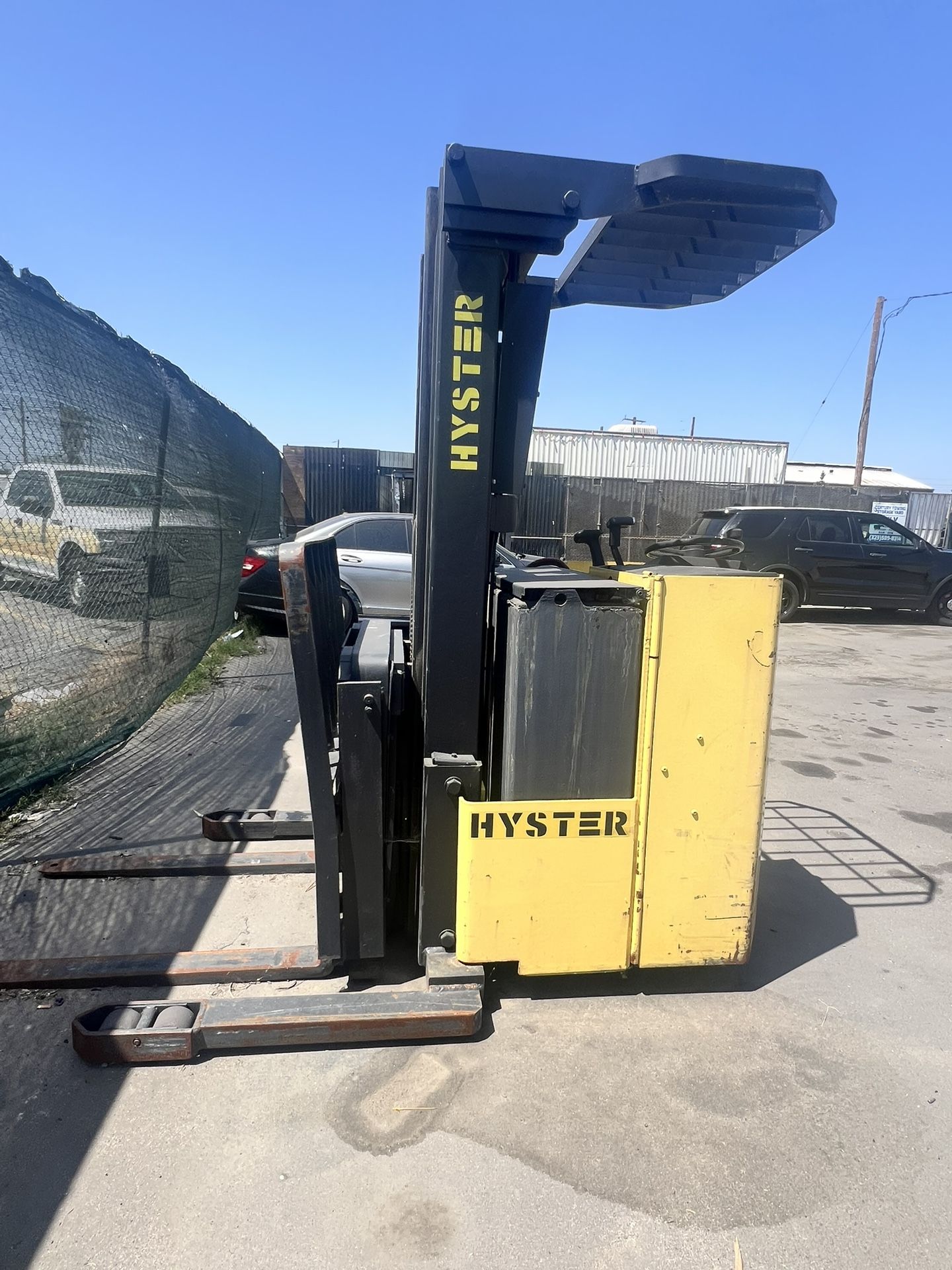 Hyster Electric forklift Order Picker With charger