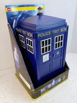 Doctor Who Tardis Cookie Jar with Lights & Sounds NEW in Box w 6 Extra Batteries!!