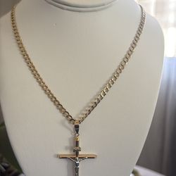 Cadena y cruz en oro de 14k