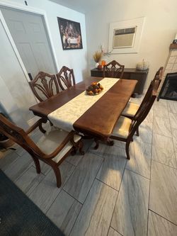 Traditional Wood Dining Table with Chairs