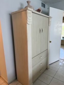 Complete Queen Bedroom Set – Moving Sale – $525