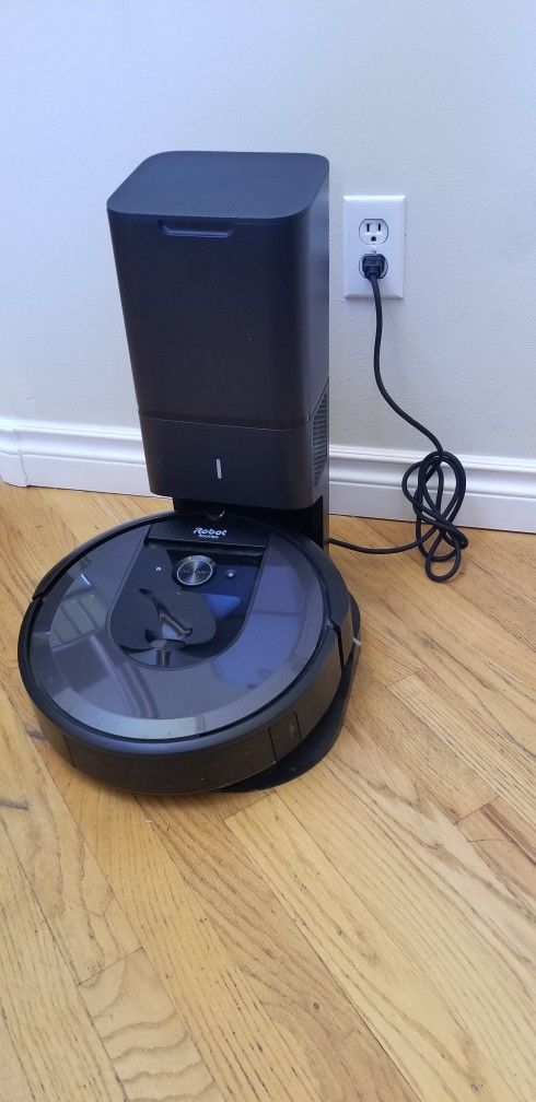NEW cond RAMBO ROBOT VACUUM , AMAZING SUCTION , WORKS EXCELLENT , IN THE BOX