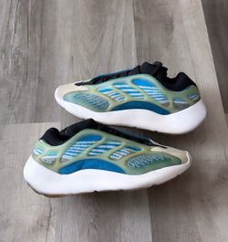 Yeezy 700 V3 Size 11